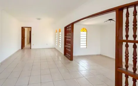 Alugar Residencial / Casa Padrão em Rio Claro. apenas R$ 1.800,00