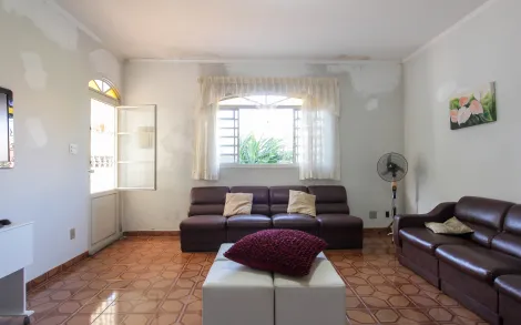 Alugar Residencial / Casa Padrão em Rio Claro. apenas R$ 3.500,00