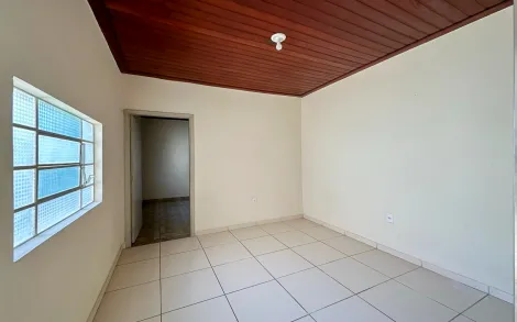 Alugar Residencial / Casa Padrão em Rio Claro. apenas R$ 890,00